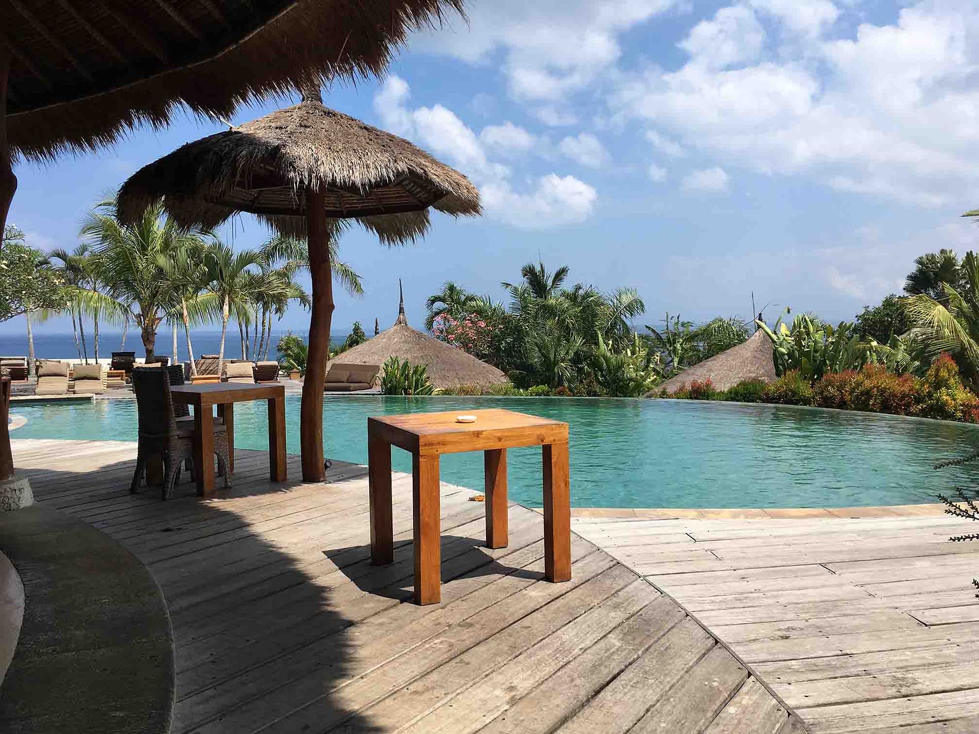 Bali Pool und Sonnenschirme